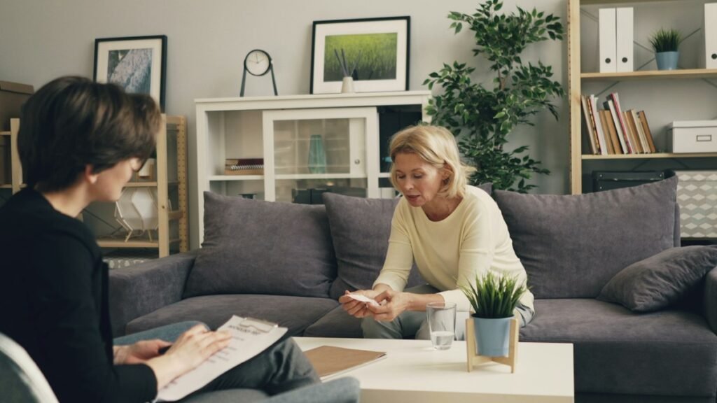 Mujer adulta en una sesión de psicoterapia individual